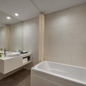 Deluxe One-Bedroom Apartment